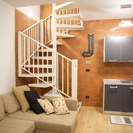 Appartamento Sweet House Meda Milano Esterno foto