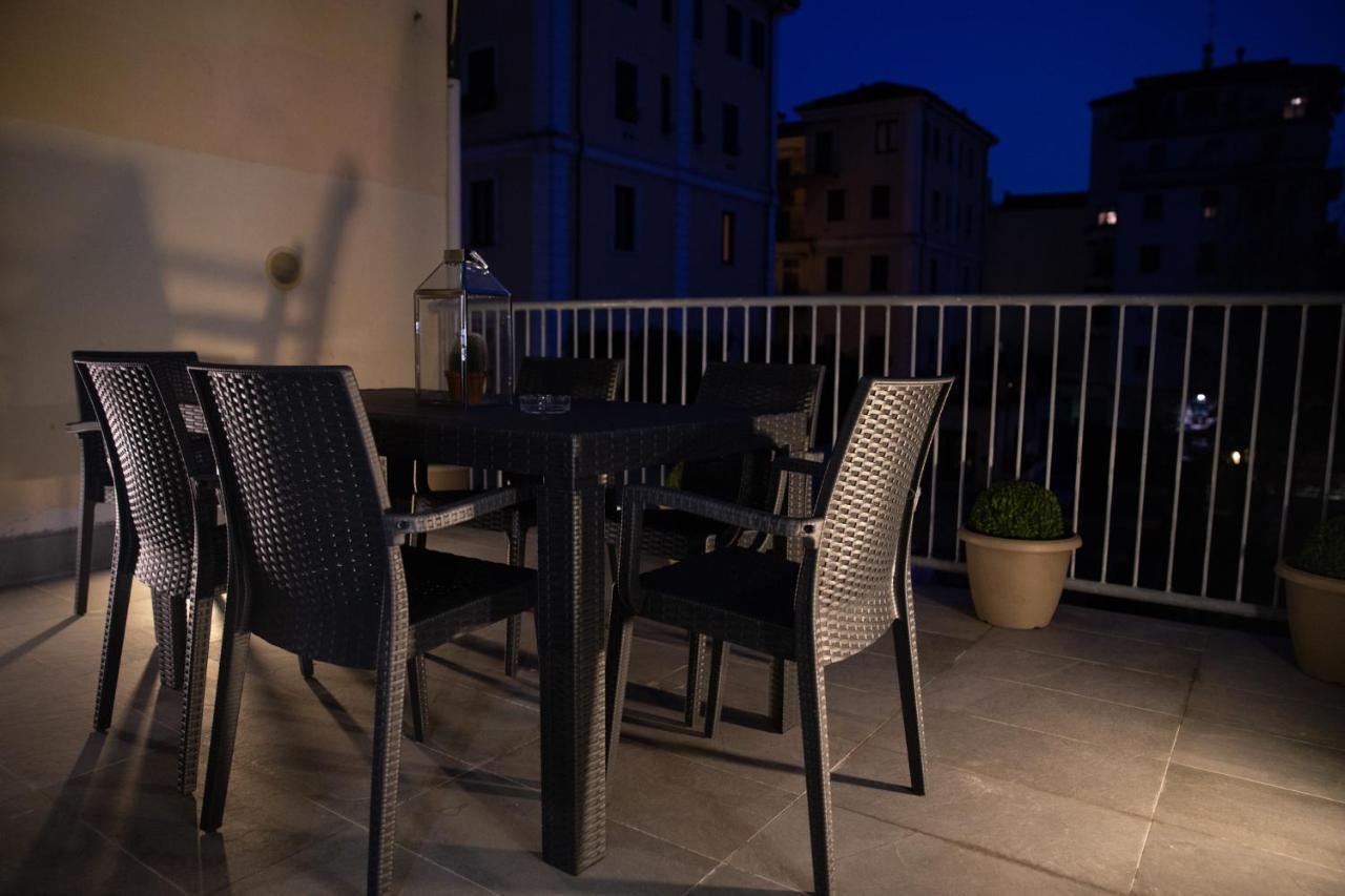 Appartamento Sweet House Meda Milano Esterno foto